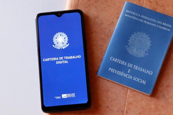 brasil-perde-28-milhoes-de-trabalhadores-com-carteira-assinada-em-8-anos2